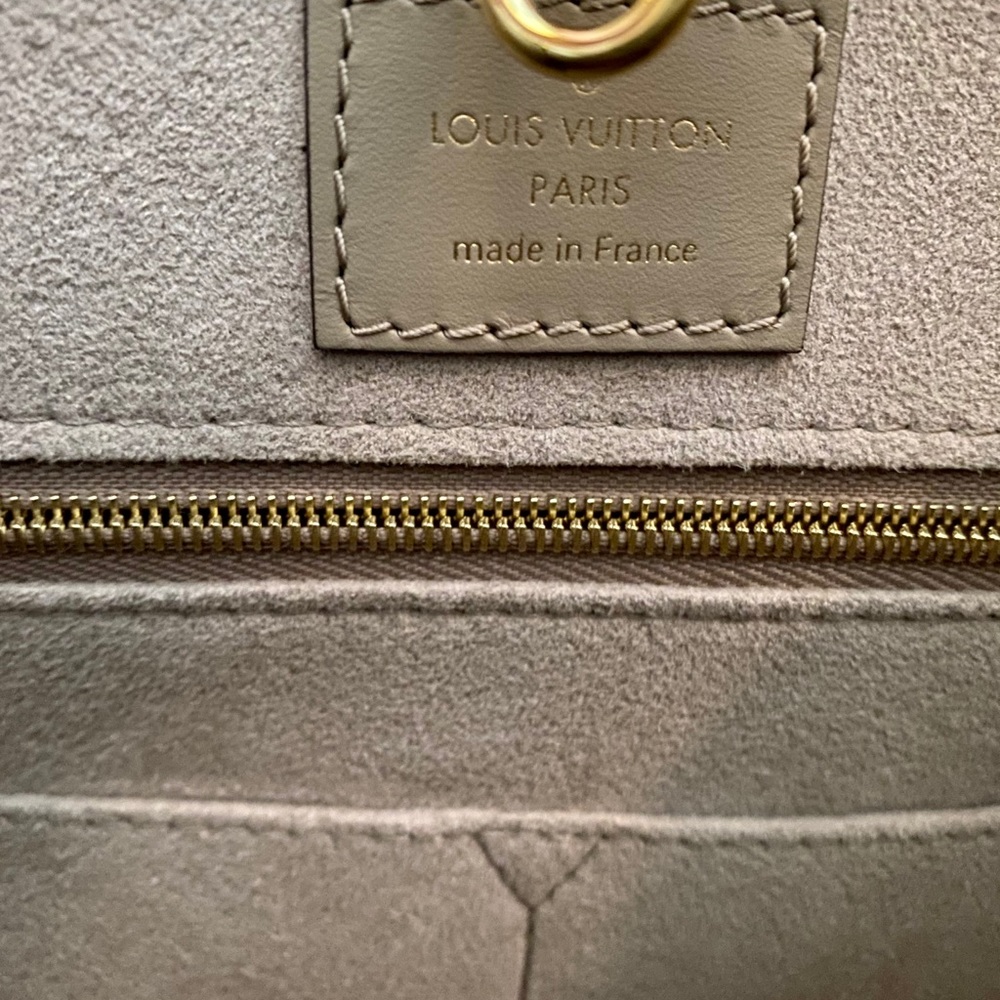 Authentic Louis Vuitton Onthego Dove/Creme New MM - Picture 9 of 11